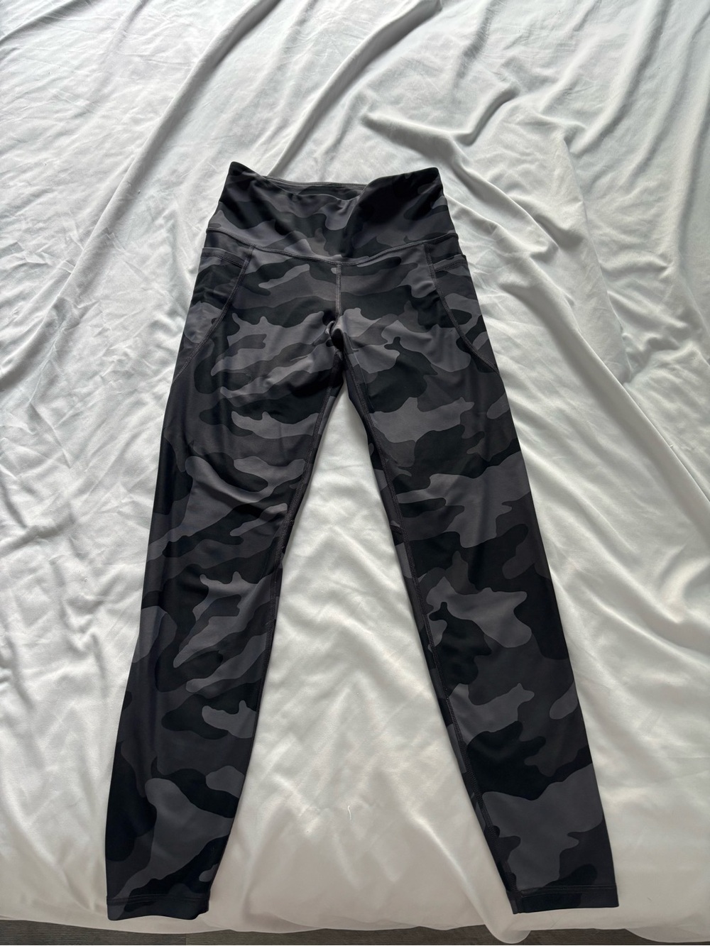 Old Navy Black & Gray Camo High-Waist Leggings